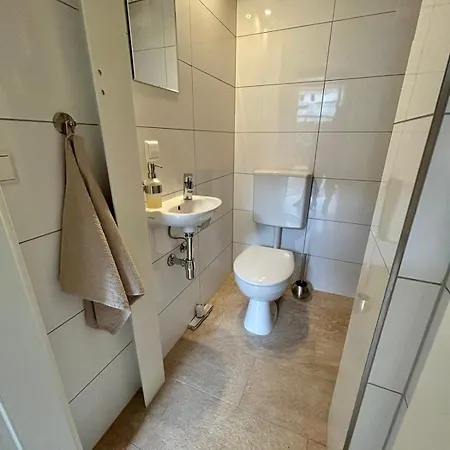 Exklusives Haus, Ruhig Gelegen Im Innenhof, Zentral, Lichtdurchflutet Zustellbett,babybett Bei Bedarf