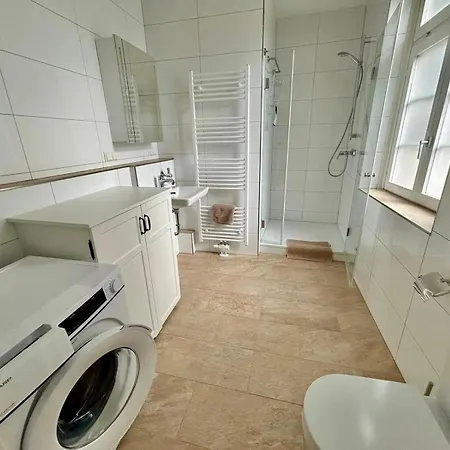 Exklusives Haus, Ruhig Gelegen Im Innenhof, Zentral, Lichtdurchflutet Zustellbett,babybett Bei Bedarf Apartment