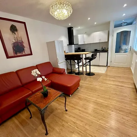 Exklusives Haus, Ruhig Gelegen Im Innenhof, Zentral, Lichtdurchflutet Zustellbett,babybett Bei Bedarf